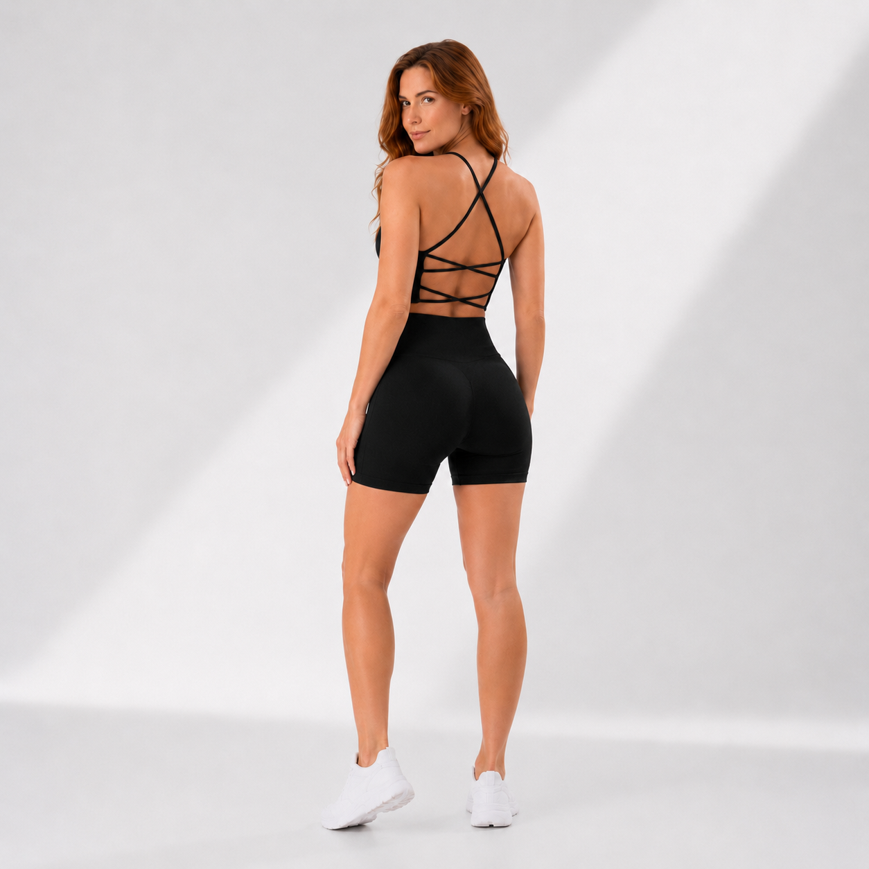 Conjunto Fitness Feminino 2 Peças Top Alça Cruzada Sem Costas Shorts Canelado Controle de Barriga Yoga Poliamida | Ativa Wear